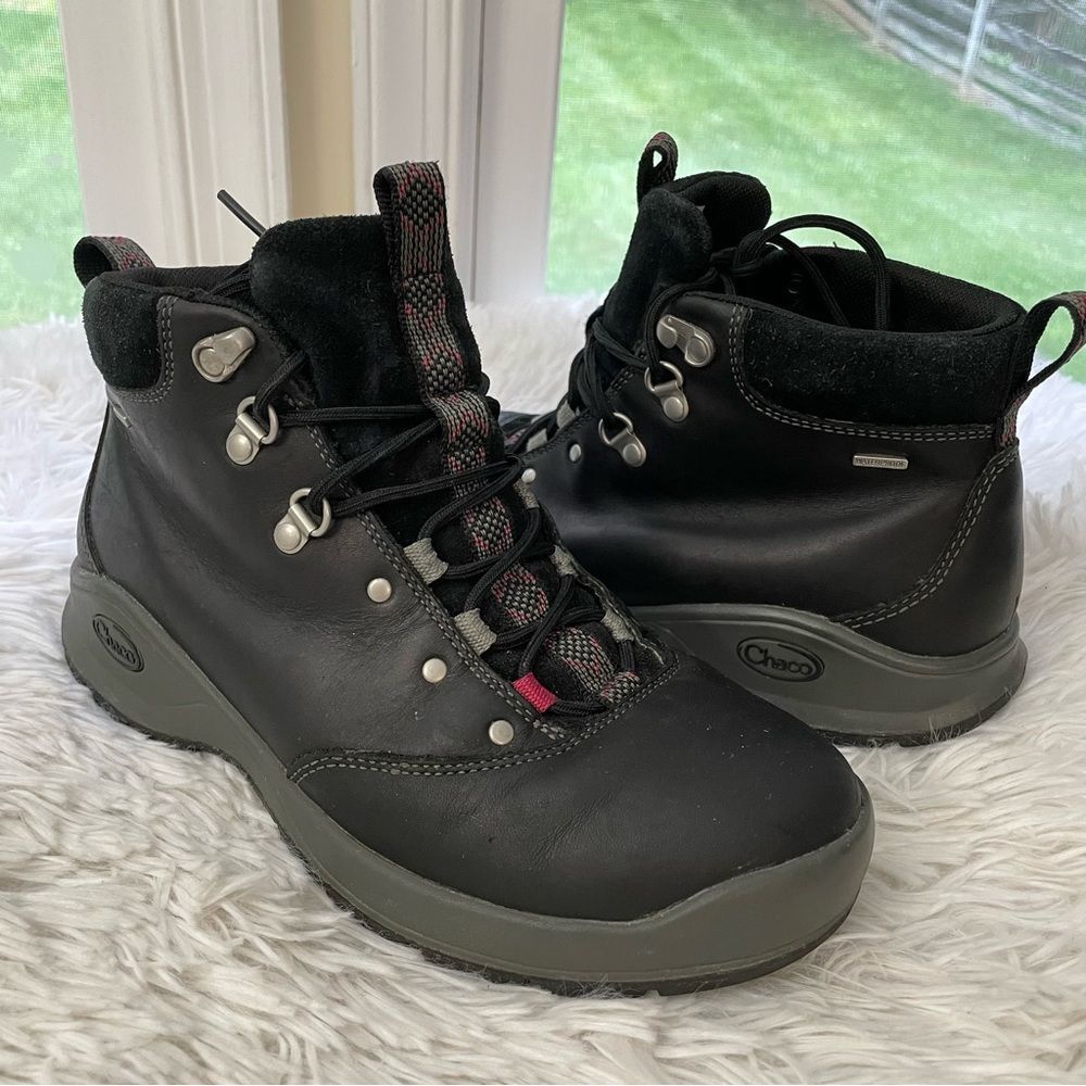 Chaco Black Leather Waterproof Chukka Performance Boots Lace Up size Womens 7
